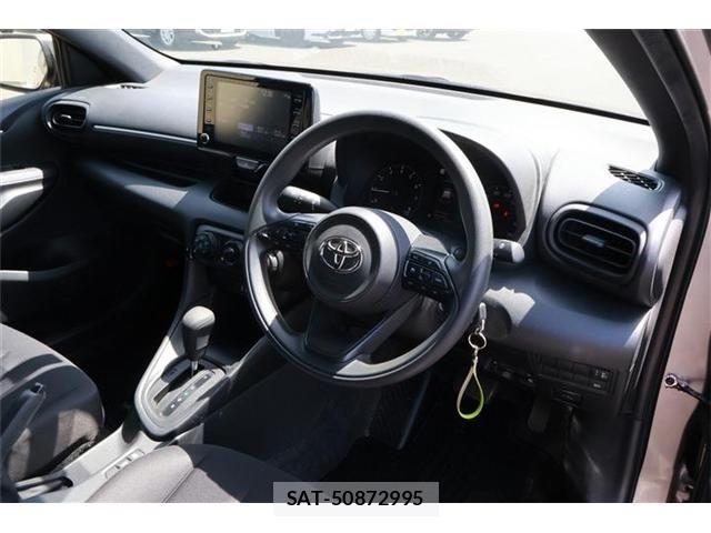 Toyota YARIS 2021-04 6818240-8