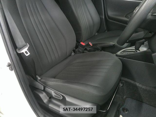 Toyota YARIS 2020-10 6818247-13