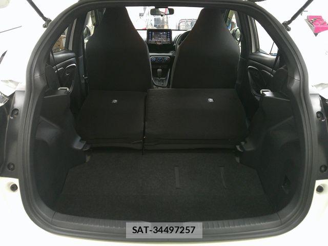 Toyota YARIS 2020-10 6818247-16