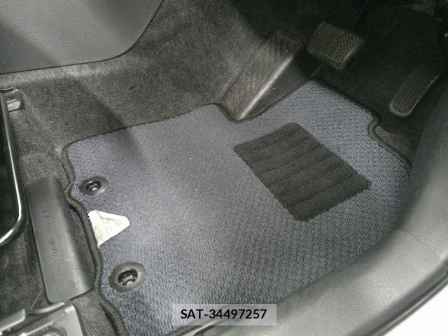 Toyota YARIS 2020-10 6818247-24