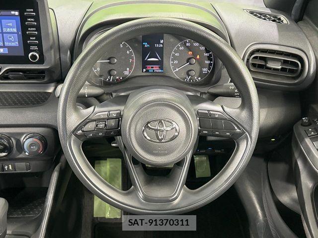 Toyota YARIS 2022-06 6818251-10