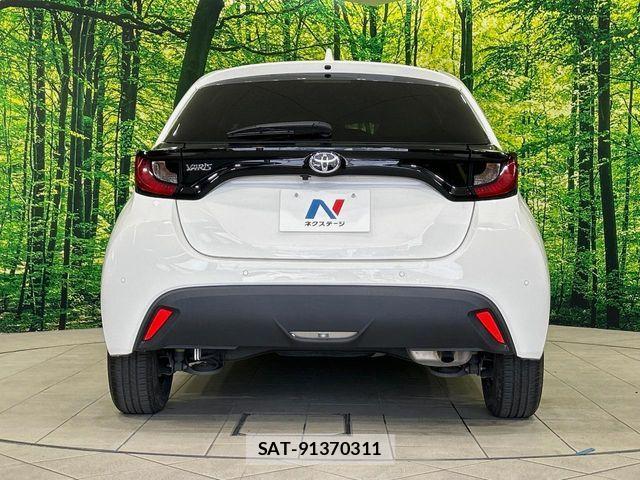 Toyota YARIS 2022-06 6818251-14