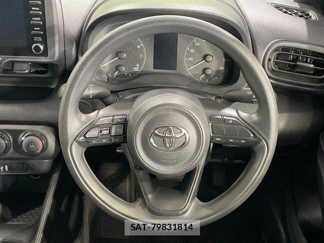 Toyota YARIS 2021-04 6818246-10