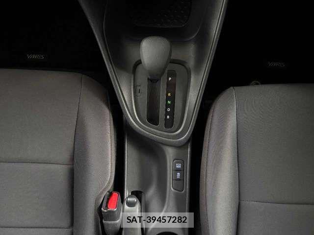 Toyota YARIS 2021-07 6915974-14