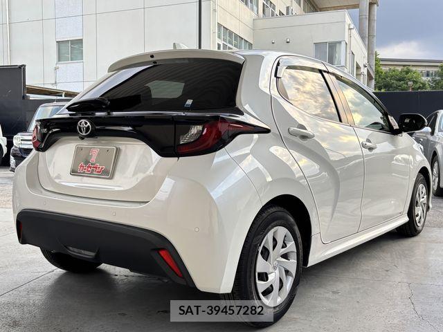 Toyota YARIS 2021-07 6915974-17