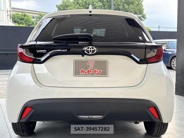 Toyota YARIS 2021-07 6915974-18