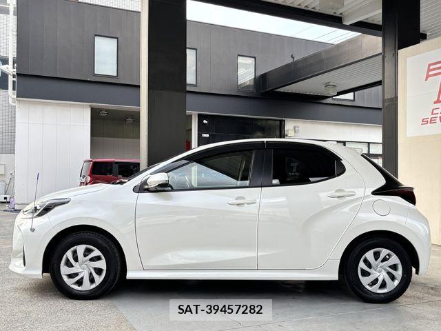 Toyota YARIS 2021-07 6915974-20