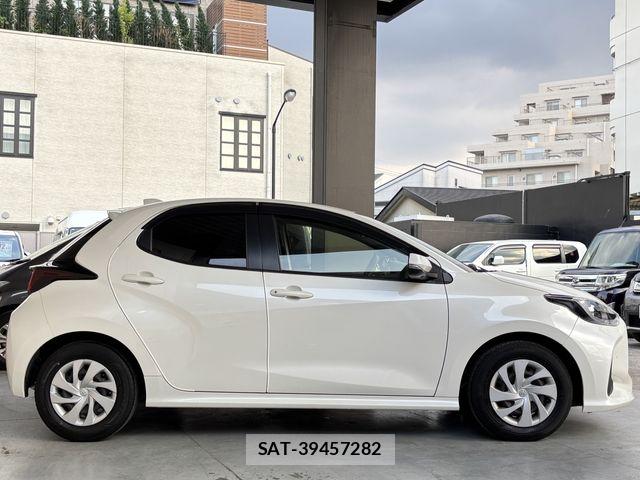 Toyota YARIS 2021-07 6915974-21