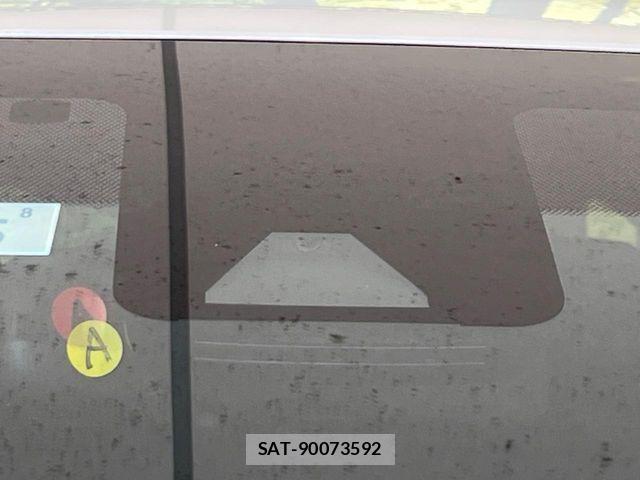 Toyota YARIS 2023-05 6915965-4