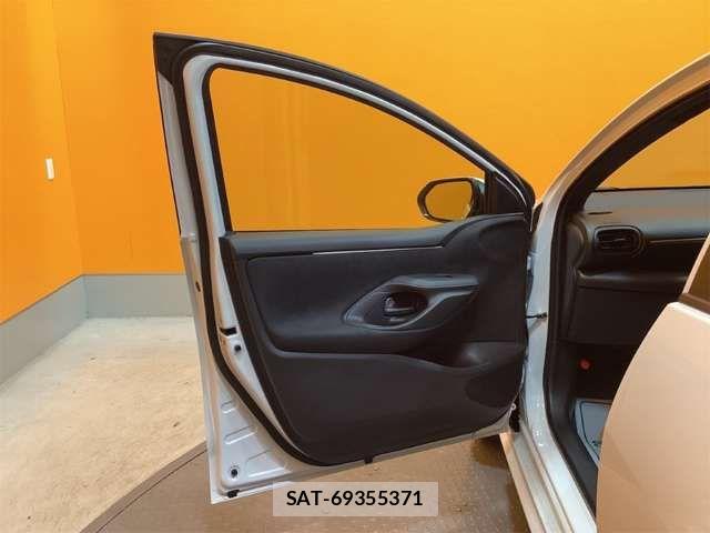 Toyota YARIS 2024-12 6915957-11