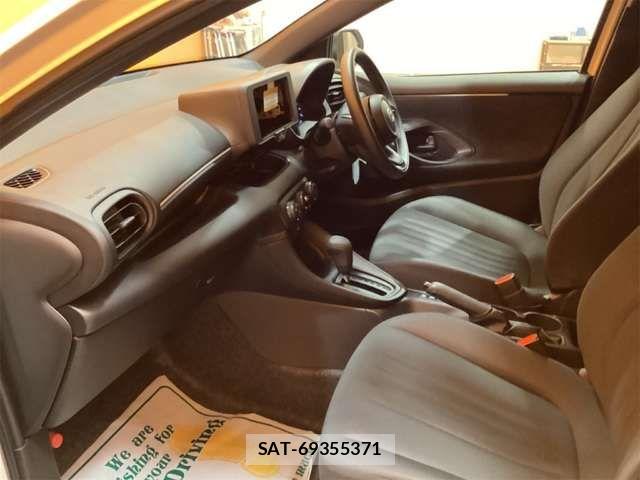 Toyota YARIS 2024-12 6915957-12