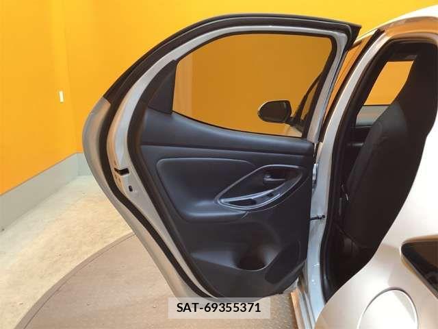 Toyota YARIS 2024-12 6915957-14