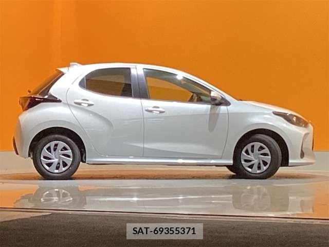 Toyota YARIS 2024-12 6915957-6