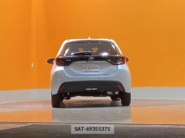Toyota YARIS 2024-12 6915957-8