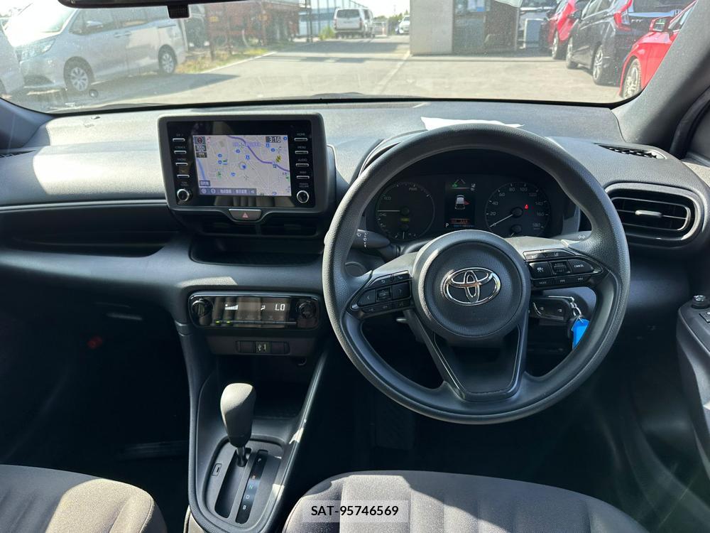 Toyota YARIS 2021 6804899-13