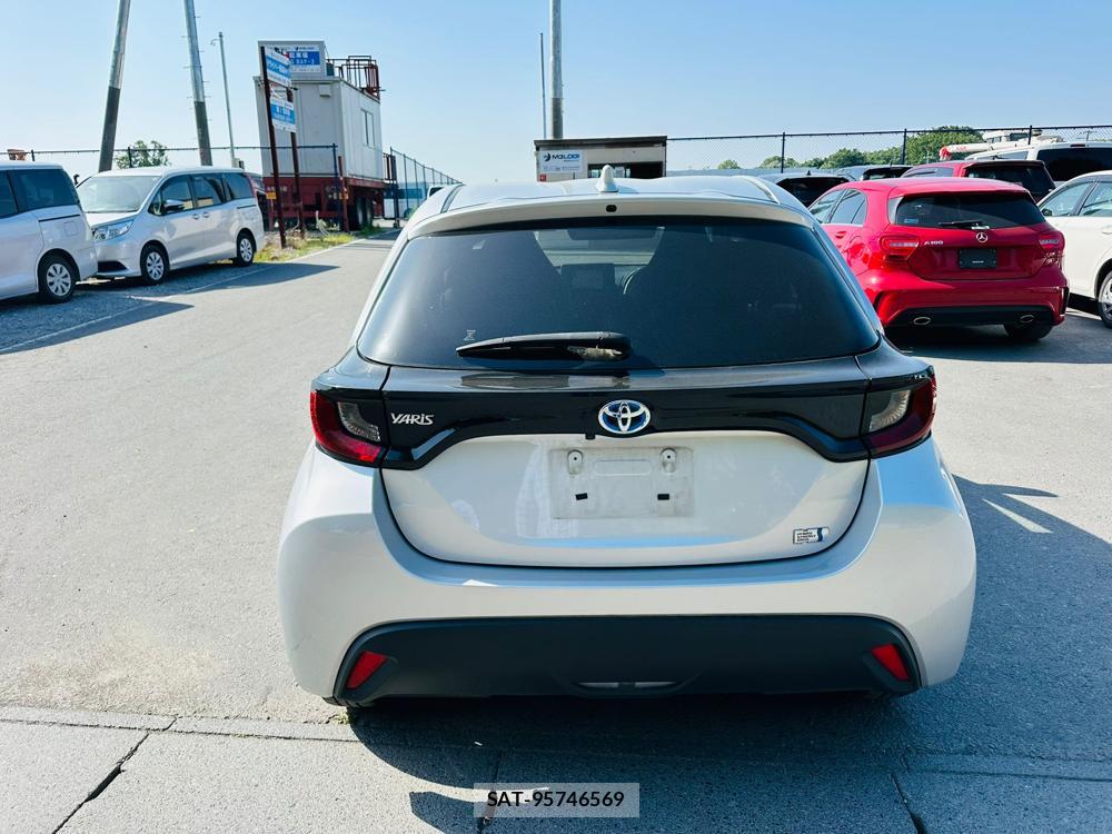 Toyota YARIS 2021 6804899-3
