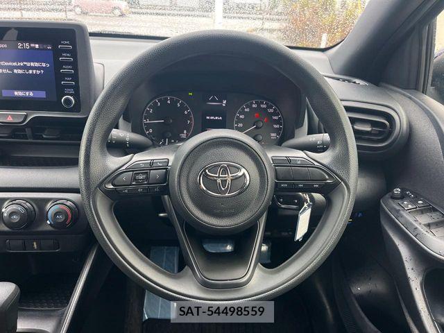 Toyota YARIS 2020-09 6915972-11