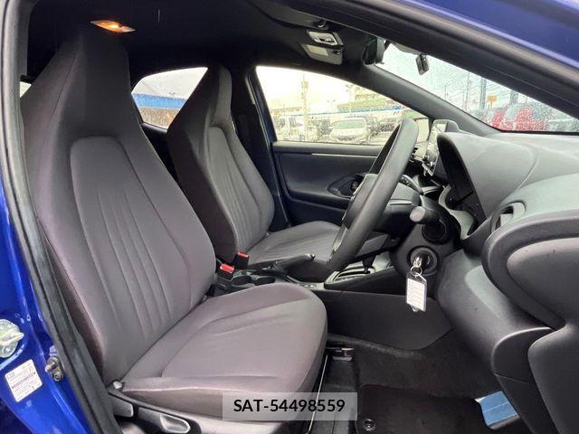 Toyota YARIS 2020-09 6915972-8