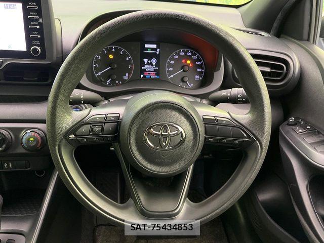 Toyota YARIS 2021-06 6915980-10