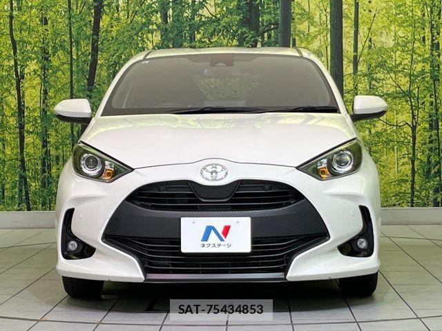 Toyota YARIS 2021-06 6915980-13