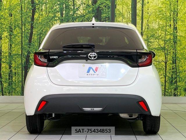 Toyota YARIS 2021-06 6915980-14