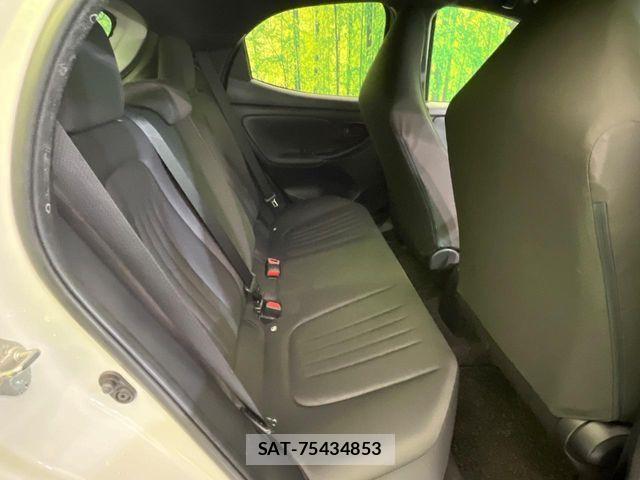 Toyota YARIS 2021-06 6915980-8
