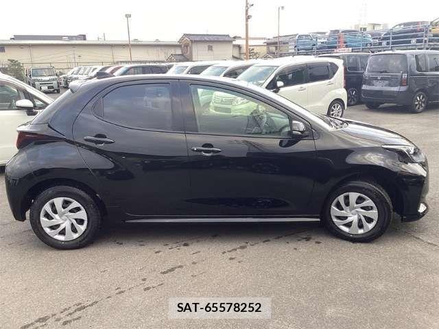 Toyota YARIS 2025-01 6915954-9