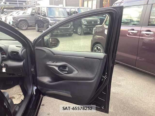 Toyota YARIS 2025-01 6915954-18