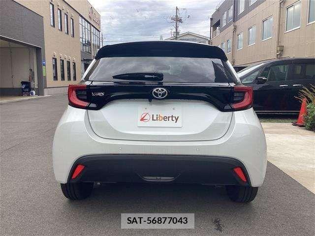 Toyota YARIS 2024-09 6915950-17