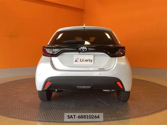 Toyota YARIS 2024-12 6915958-8
