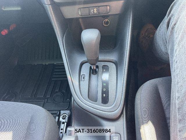 Toyota YARIS 2022-02 6915971-10