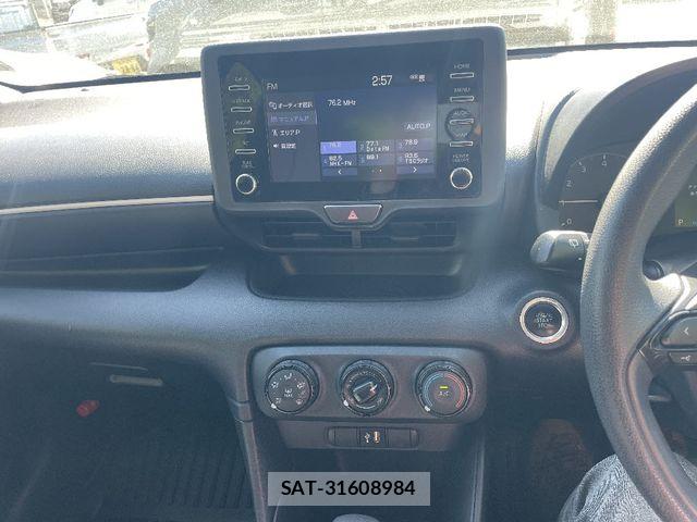 Toyota YARIS 2022-02 6915971-11