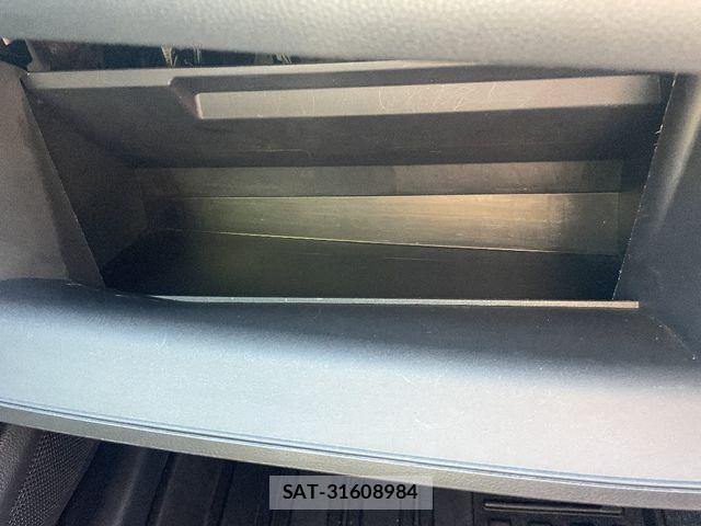 Toyota YARIS 2022-02 6915971-15