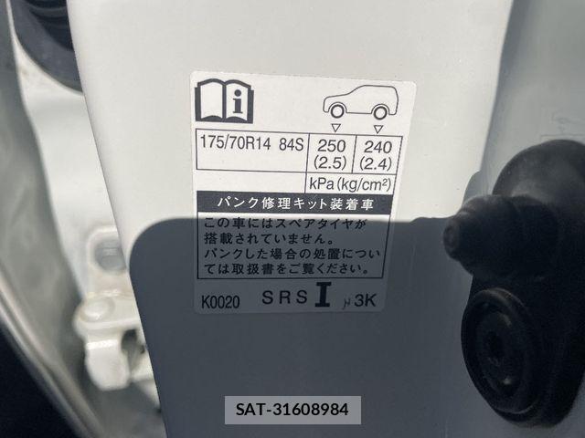 Toyota YARIS 2022-02 6915971-17