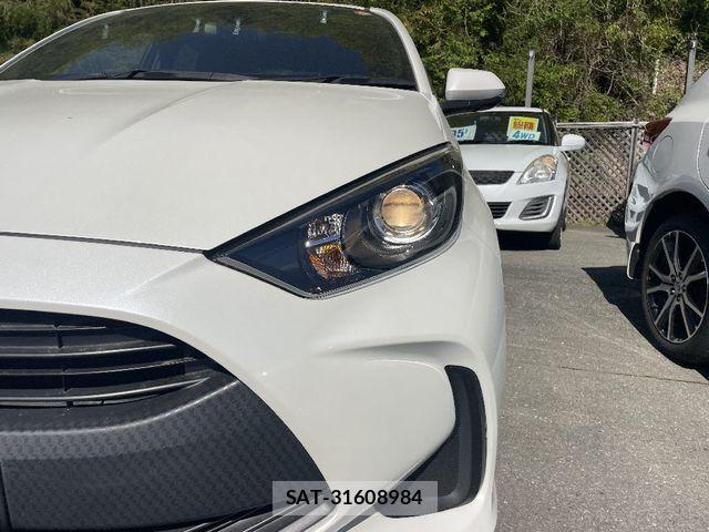 Toyota YARIS 2022-02 6915971-22