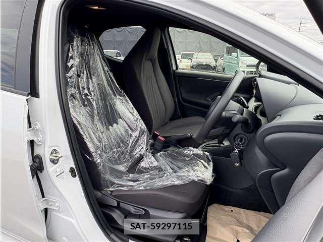 Toyota YARIS 2024-09 6915964-14