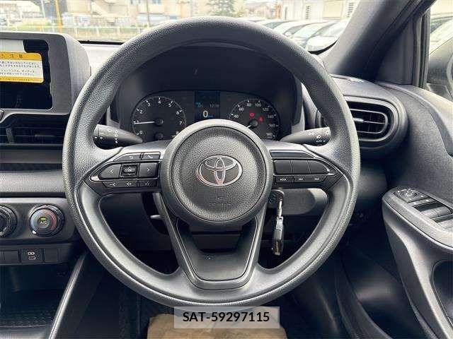 Toyota YARIS 2024-09 6915964-18
