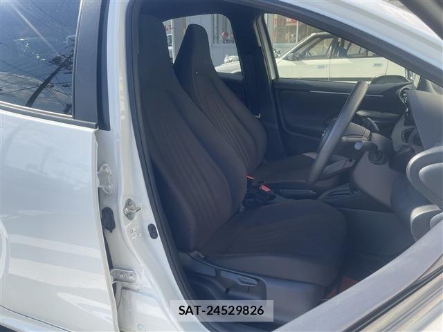 Toyota YARIS 2021-04 6915979-10