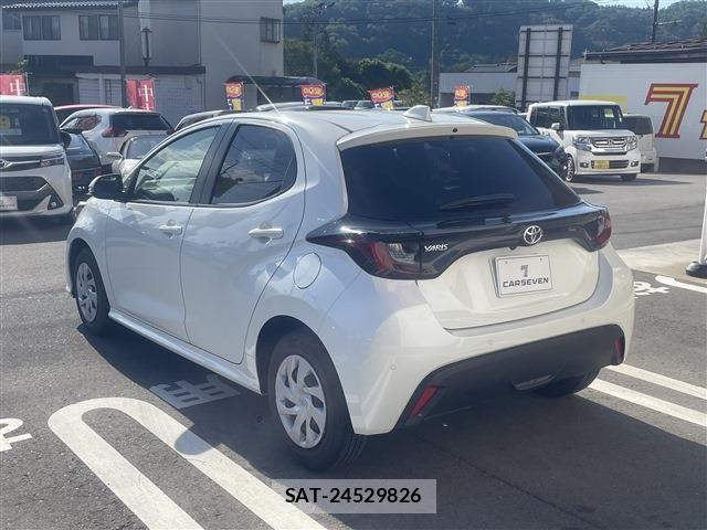 Toyota YARIS 2021-04 6915979-4