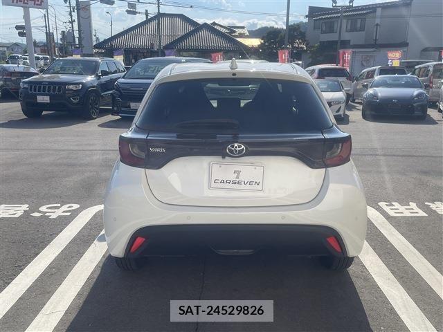 Toyota YARIS 2021-04 6915979-5