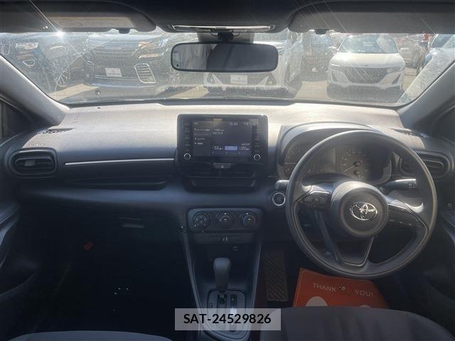 Toyota YARIS 2021-04 6915979-6
