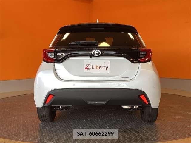 Toyota YARIS 2024-12 6915932-9