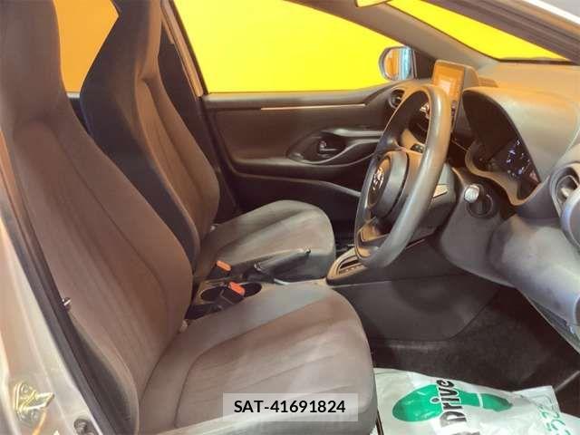 Toyota YARIS 2020-09 6915978-10