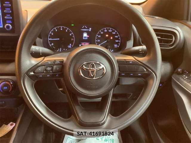 Toyota YARIS 2020-09 6915978-17