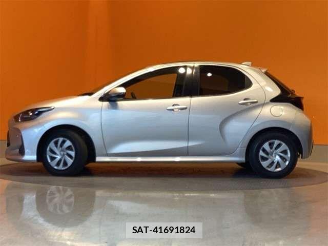 Toyota YARIS 2020-09 6915978-6