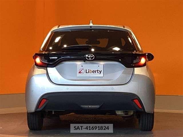 Toyota YARIS 2020-09 6915978-8