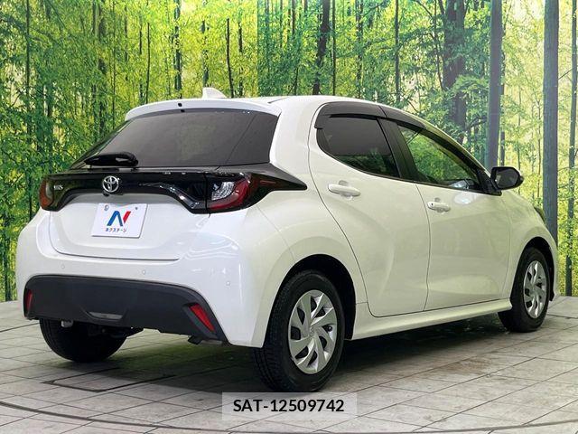 Toyota YARIS 2021-05 6915973-16
