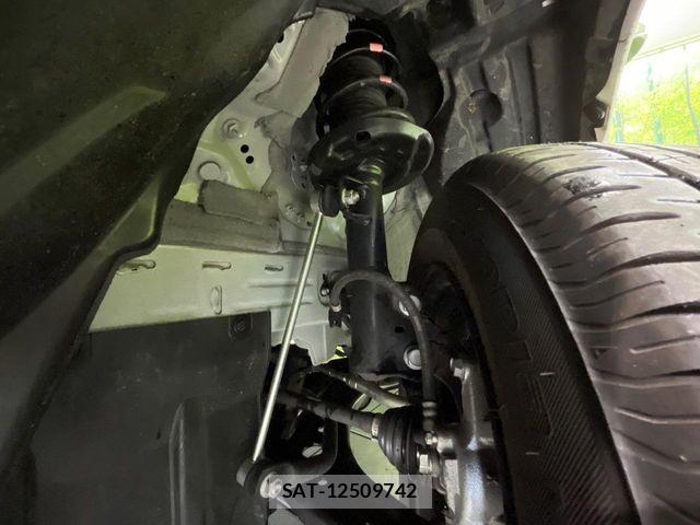 Toyota YARIS 2021-05 6915973-19