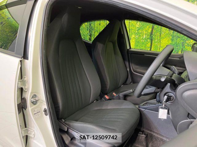 Toyota YARIS 2021-05 6915973-7