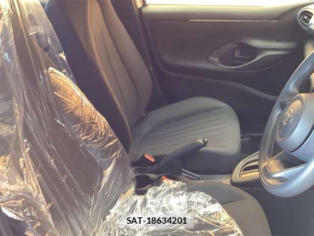 Toyota YARIS 2024-12 6915959-14